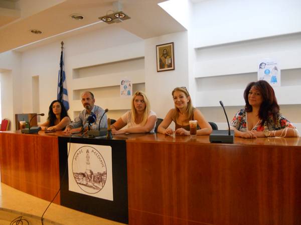 Διεθνές επιστημονικό Συμπόσιο: Η Πέμη Ζούνη συνάντησε την Μελίνα Μερκούρη στο αμφιθέατρο του πάρκου της Μεσσήνης