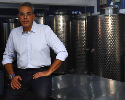 "Η ελαιοκομία είναι υπερμαραθώνιος", λέει ο πολυβραβευμένος ελαιοπαραγωγός από την Λακωνία, Γ. Σακελλαρόπουλος