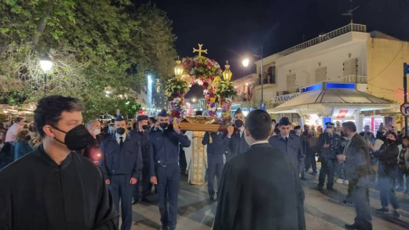 Κατανυκτικό κλίμα στις Ακολουθίες του Επιταφίου στην Καλαμάτα (βίντεο-φωτογραφίες)