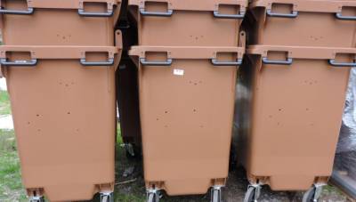 Καφέ κάδοι για οργανικά απορρίμματα στην Καλαμάτα