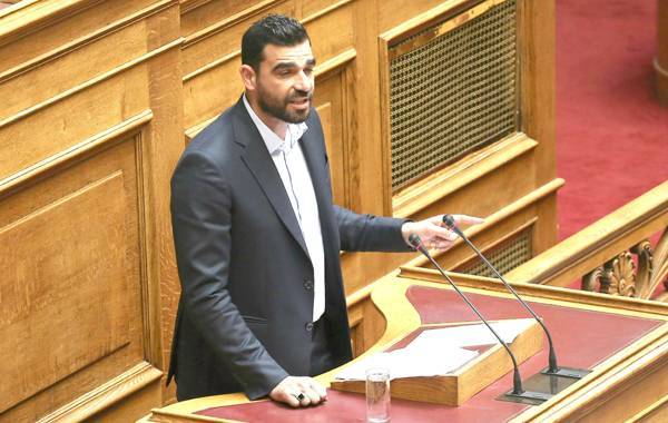 Κόντρα Κωνσταντινέα με Κοντονή για αθλητικό νομοσχέδιο