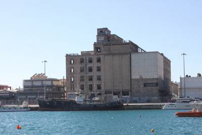 «Επικίνδυνοι οι μύλοι στο λιμάνι της Καλαμάτας» συμφώνησαν Νικάς και Μάκαρης