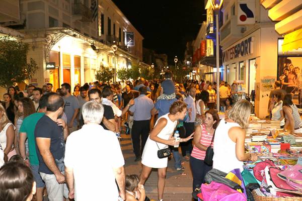 Περισσότερος κόσμος, μικρότερες εισπράξεις στη "Λευκή Νύχτα" της Καλαμάτας