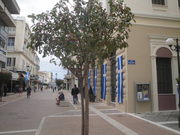 Παρέμβαση Σαμαρά για τα κλειστά μαγαζιά