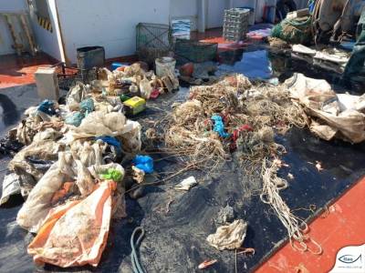 Περισσότεροι από 180 τόνοι βενθικών απορριμμάτων απομακρύνθηκαν από τις θάλασσές μας από το 2018