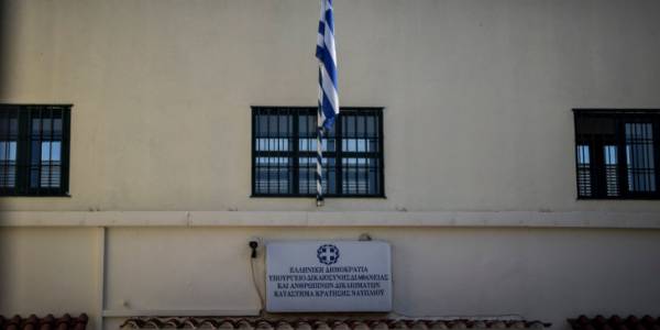 Μικροποσότητες ναρκωτικών, μαχαίρια και κινητά βρέθηκαν σε κελιά των Φυλακών Ναυπλίου