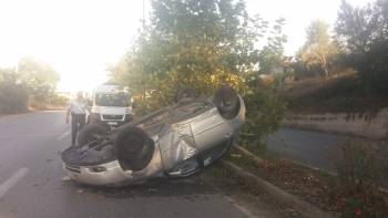 Τούμπα αυτοκινήτου στη Νέα Είσοδο Καλαμάτας