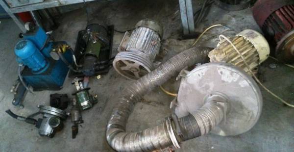 Κατάσχεση μεταλλικών αντικειμένων από επιχείρηση στην Καλαμάτα - Πληροφορίες από πολίτες ζητάει η Αστυνομία (φωτογραφίες)