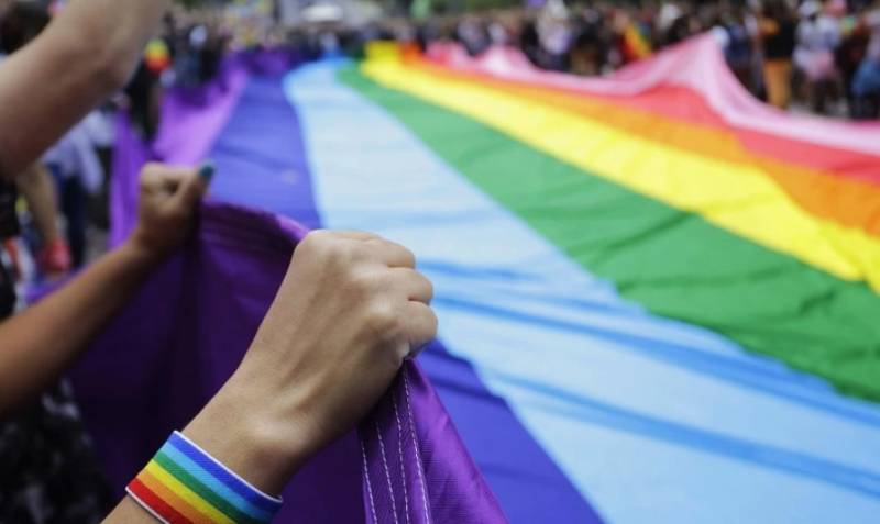 Ρωσία: Ο Πούτιν υπέγραψε νόμο που απαγορεύει την «προπαγάνδα ΛΟΑΤΚΙ»