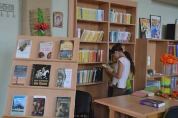 Δανειστική βιβλιοθήκη στο Γυμνάσιο Κυπαρισσίας