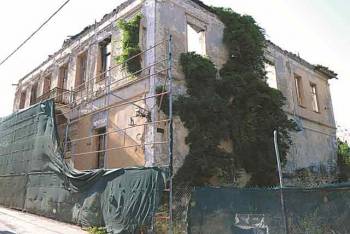 Ισχυρό καθεστώς, έτοιμο να… αυτοκαταστραφεί