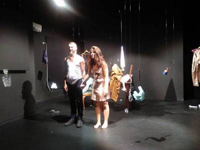 “Κομμάτια και θρύψαλα” στο θέατρο “Νηπιαγωγείο”