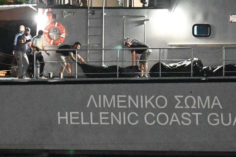 Στο νεκροταφείο Σχιστού τα πτώματα των 78 ναυαγών