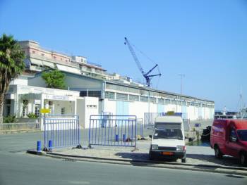 Αξιοποίηση αποθηκών προβλήτας λιμανιού Καλαμάτας