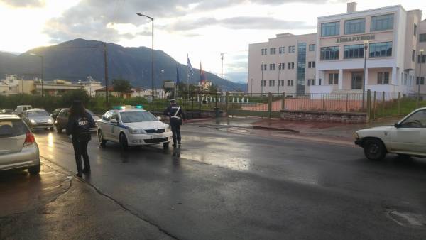 Τροχαίο με ταξί και μηχανάκι με έναν τραυματία στο δημαρχείο Καλαμάτας