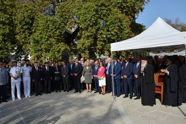 Με... βάρδιες πολιτικών ο εορτασμός στο Ναβαρίνο