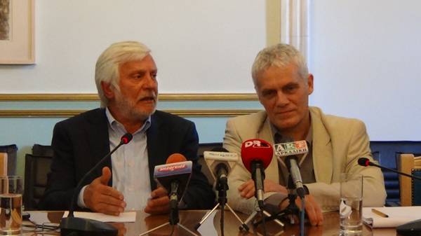 Οι δήμαρχοι αποφασίζουν: Με την κυβέρνηση ή με τον Τατούλη;