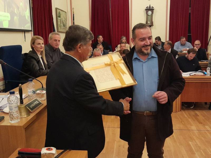 Δημοτικό Συμβούλιο Καλαμάτας: Κοπή πίτας με βολές Τζαμουράνη