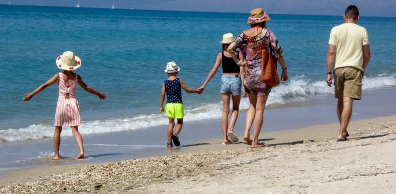 Παρατείνονται οι αιτήσεις για τη συμμετοχή τουριστικών καταλυμάτων και ακτοπλοϊκών εταιρειών στο πρόγραμμα κοινωνικού τουρισμού της ΔΥΠΑ