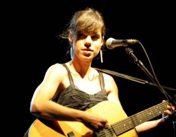 H Μόνικα στην "Ε": «Αν είμαι καθαρή μέσα μου... καθαρή θα είναι κι η φωνή μου»