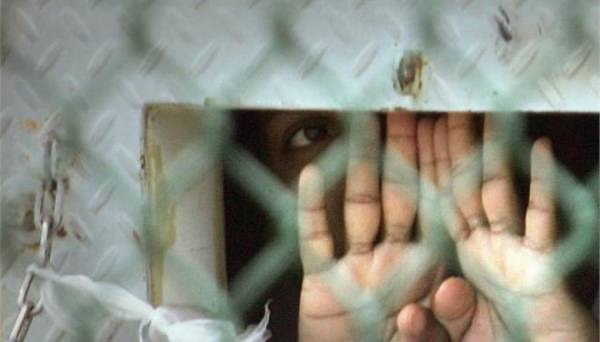 ΗΠΑ: Η CIA ανέθετε σε ιδιωτική εταιρεία να κάνει τις κτηνώδεις ανακρίσεις