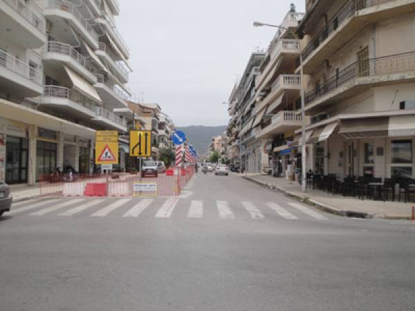 Τα Χριστούγεννα έτοιμο το πεζοδρόμιο της Φαρών