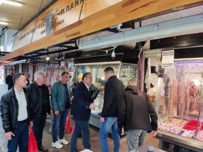 Μεγάλη η κίνηση στην Κεντρική Αγορά Καλαμάτας