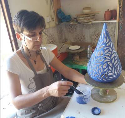 Η Μαρία Βασιλογιαννακοπούλου στην "Ε": Εργαστήριο κεραμικής στα Βουνάρια για μικρούς και μεγάλους