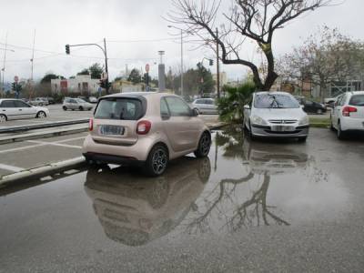 Λίμνη στο Μέγαρο