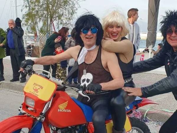 Κιάτο: Viral η μεταμφίεση του δημάρχου Σικυωνίων