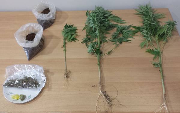 Σύλληψη 42χρονου για ναρκωτικά και λαθραίο καπνό στην Κόρινθο