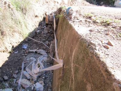 Εχει φράξει ο αγωγός ομβρίων στα Μενινά