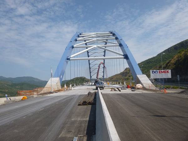 Στην παρέλαση της 28ης Οκτωβρίου η τοξωτή γέφυρα στην Τσακώνα