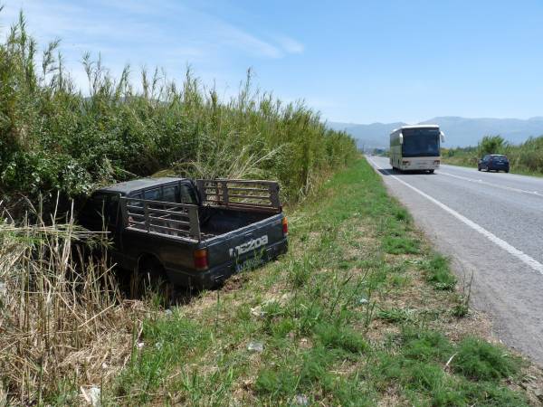 Αυτοκίνητο έπεσε στην περίφραξη του αεροδρομίου