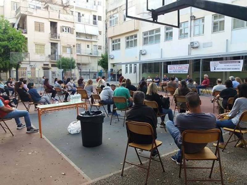 Καλαμάτα: Η Ενωση Γονέων στο Βασιλόπουλο για καθαρίστριες