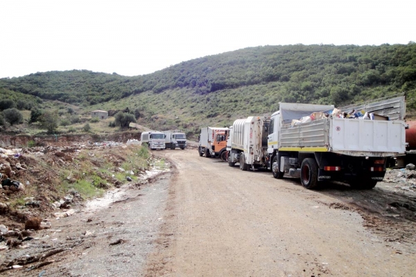 Ντρίπλες Νίκα για τα σκουπίδια προσπαθώντας να αποσείσει ευθύνες