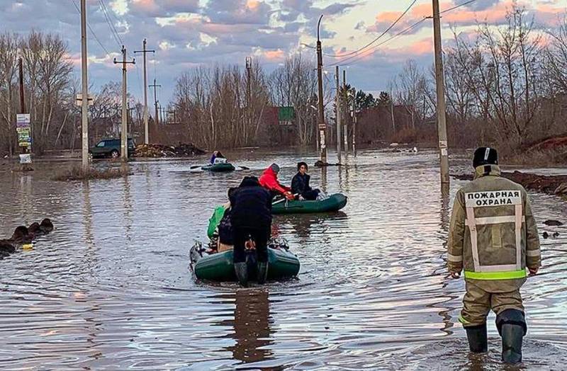 Εντείνονται τα προβλήματα στη Ρωσία από την υπερχείλιση των ποταμών