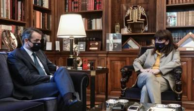 Έρχονται ειδικές ελευθερίες για τους εμβολιασμένους - Ο διάλογος Μητσοτάκη με Σακελλαροπούλου