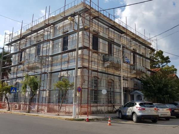 Σκαλωσιές στο Λιμεναρχείο Καλαμάτας