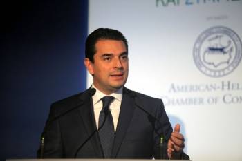 Καταργείται η άδεια λειτουργίας για περίπου 900 επαγγέλματα