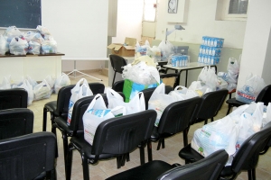 Διανομή τροφίμων από τον Ερυθρό Σταυρό