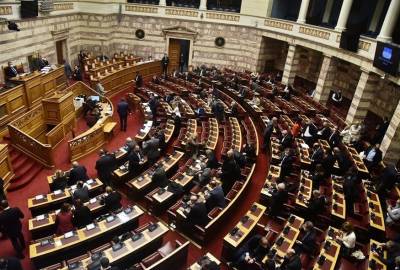 Κορονοϊός: Η επέλαση της πανδημίας ανεβάζει το πολιτικό θερμόμετρο