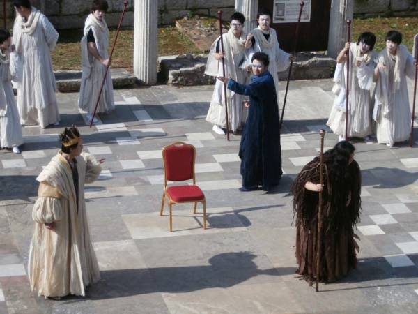 "Οιδίπους Τύραννος" από Κινέζους φοιτητές στην Αρχαία Μεσσήνη (φωτογραφίες)