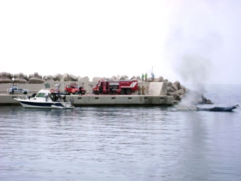 Φωτιά σε ιστιοπλοϊκό στον Κυπαρισσιακό Κόλπο - Κινδύνευσε ηλικιωμένο ζευγάρι Γερμανών