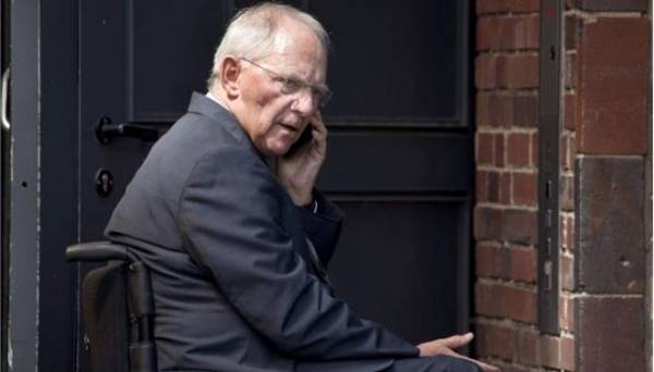 Σόιμπλε: «Αν οι Ελληνες ψηφίσουν “όχι”, δεν σημαίνει ότι θα φύγουν από το ευρώ»