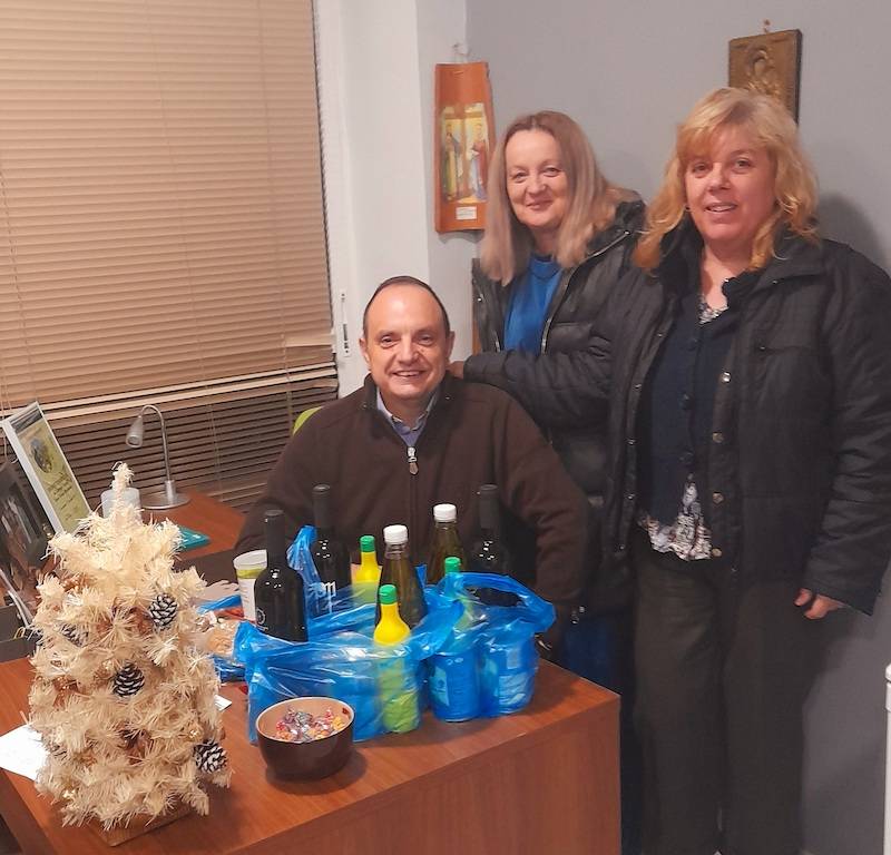 Μεσσηνία: Τρόφιμα και παιχνίδια σε άπορες τρίτεκνες οικογένειες