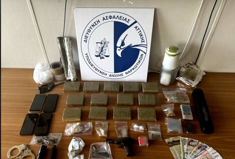 ΕΛ.ΑΣ: Χειροπέδες σε κύκλωμα διακίνησης ναρκωτικών στο Περιστέρι (βίντεο)