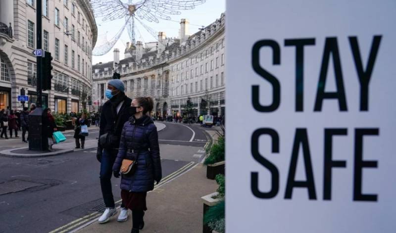 Μετάλλαξη Όμικρον - Βρετανία: Εξαπλώνεται μεταξύ των άνω των 50 ετών