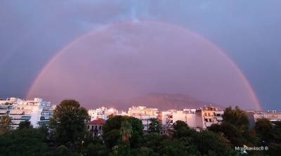 Εκπληκτικό ουράνιο τόξο &quot;σκέπασε&quot; τον ουρανό της Καλαμάτας