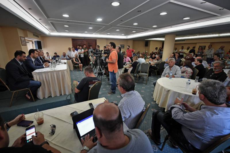 Οι μπαχαλάκηδες και ο Σκουρλέτης